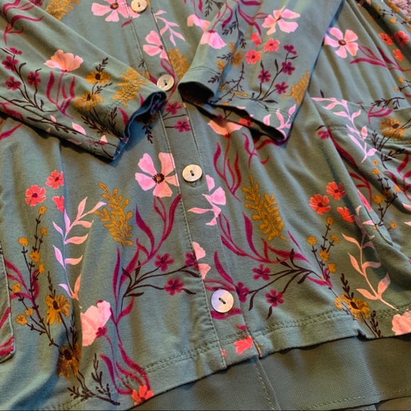 LOGO Lori Goldstein Green Floral Top size S - Picture 4 of 6